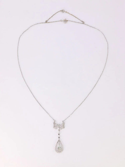 Collier Collier noeud Belle Epoque or blanc diamant poire taille ancienne 58 Facettes J542