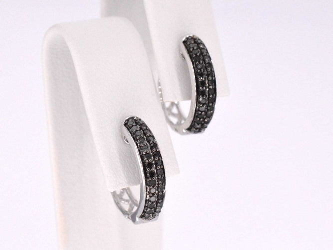 Boucles d'oreilles Boucles d'oreilles en or blanc avec diamants noirs 58 Facettes 2227