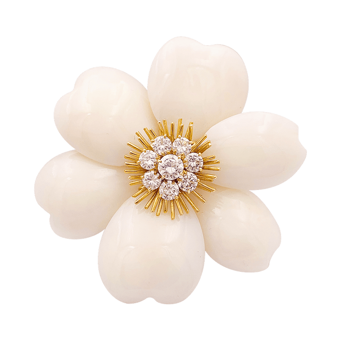 Broche Van Cleef & Arpels "Rose de Noël" or jaune, corail blanc, diamants. 58 Facettes 34134