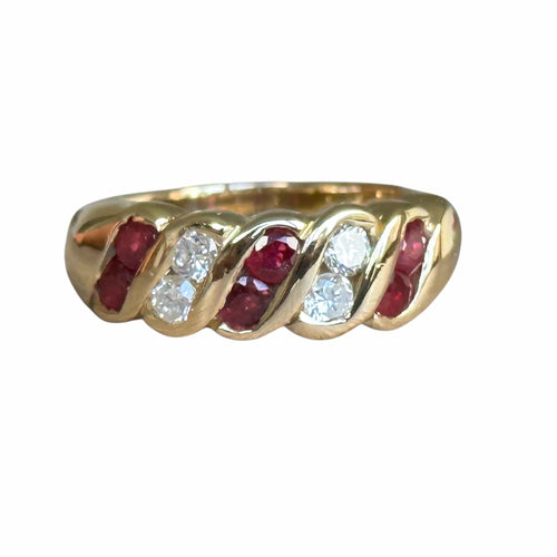 Bague 55 Bague jonc or jaune, rubis, diamants 58 Facettes 97