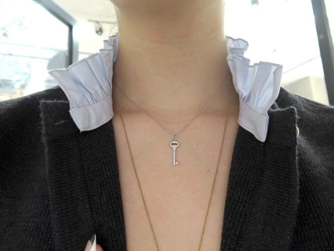 Collier collier TIFFANY & CO cle vintage ovale pendentif platine diamant 58 Facettes 258946