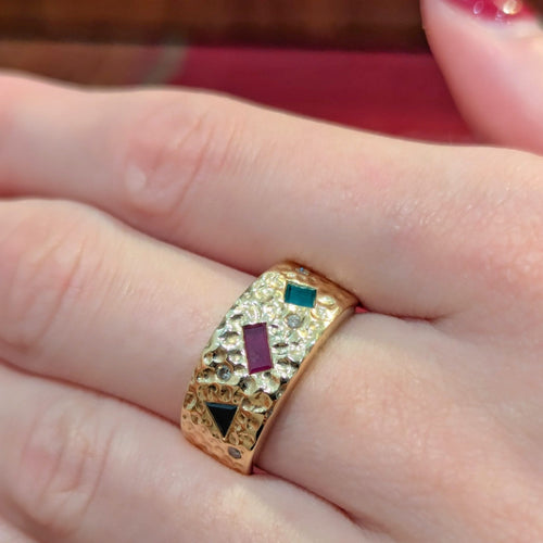 Bague 52.5 Bague en or jaune aux quatre pierres précieuses - rubis, émeraude, saphir et diamants 58 Facettes 32597