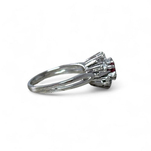 Bague 49 Bague marguerite or blanc, rubis, diamants 58 Facettes 229