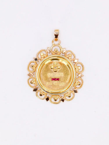 Pendentif Médaille amour Augis arabesques plus qu'hier moins que demain or jaune rubis 58 Facettes J557