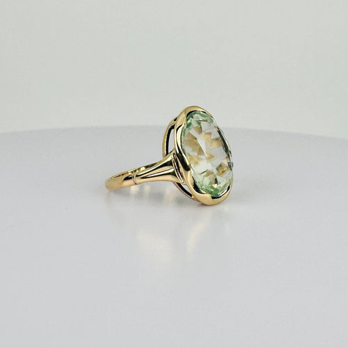 Bague 56.5 Bague solitaire en or jaune, spinelle verte ovale à facettes de 8 carats 58 Facettes 2501101