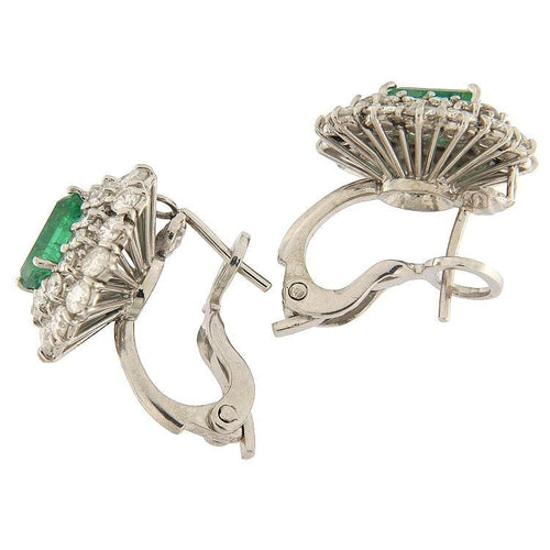 Boucles d'oreilles Boucles d'oreilles en or blanc serties de diamants taille brillant de 2,07 ct et d'une émeraude de 0,76 ct 58 Facettes G3847