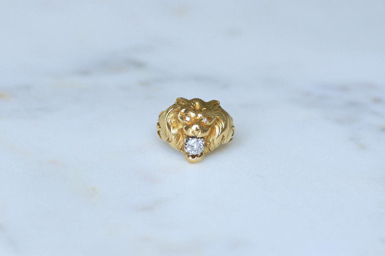 Bague 48 Bague Chevalière Ancienne Lion Diamants Or jaune 58 Facettes
