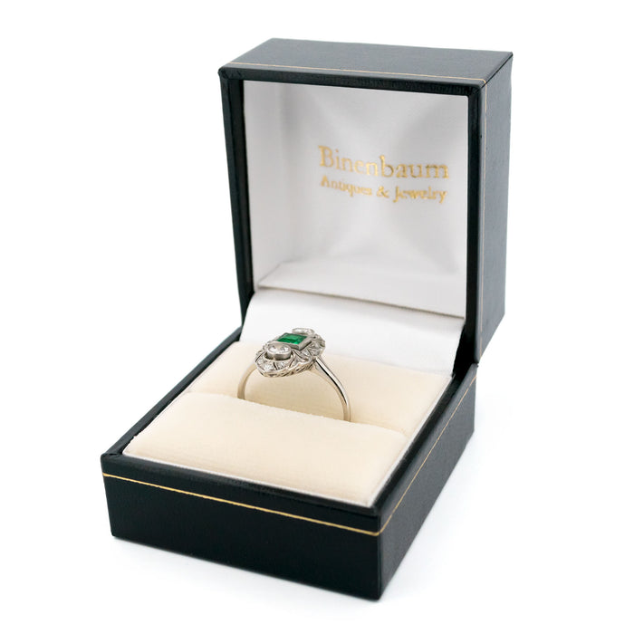Diamanten smaragd platina ring in markiezinvorm