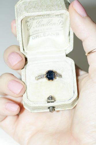 Bague 50 Bague Ancienne Solitaire Saphir 1,50 Cts et Diamants 58 Facettes