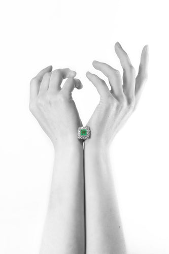 Bague 52 Grâce géométrique : une bague Art déco vintage avec émeraude et diamants 58 Facettes 24110-0131