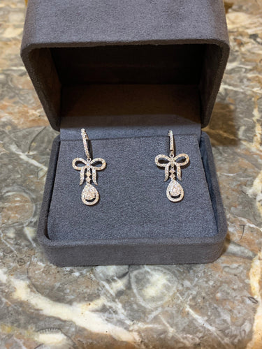 18-carat white gold diamond pavé knot earrings Sleepers earrings 58 Facettes BO254