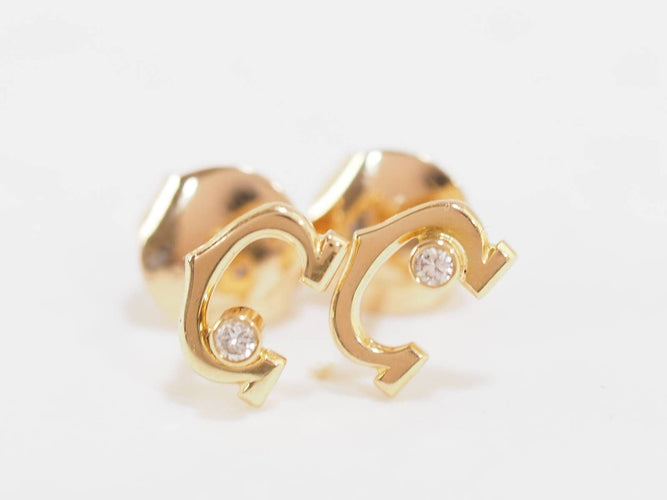 Boucles d'oreilles Boucles d'oreilles Puces Cartier C en or jaune et diamants 58 Facettes 33295