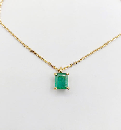 Vintage halsband och hänge i gult guld och smaragd i stiftfattningar