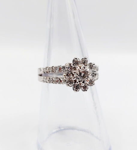Bague marguerite vintage or blanc, 0,60 carat diamants serti illusion 58 Facettes A06236
