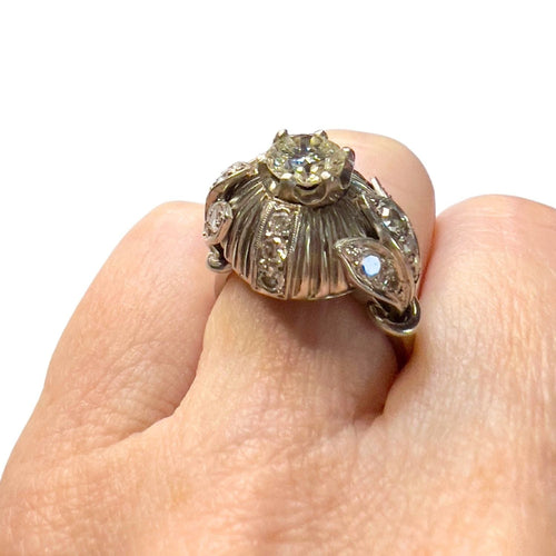 Bague Bague au design rétro en or blanc avec diamants 58 Facettes CH56