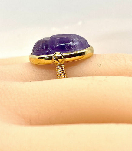 Прстен од жутог злата, мобилни аметист скарабеј