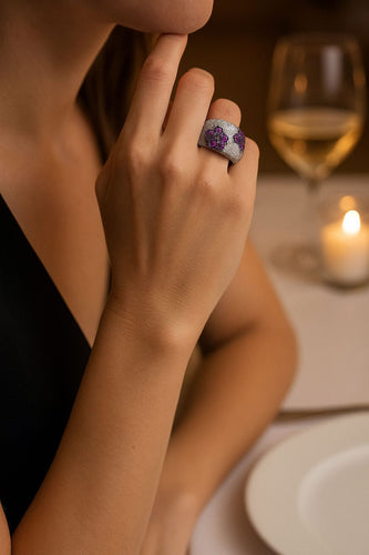 Bague Bague en or ornée de motifs floraux composés de diamants et de rubis 58 Facettes 50166