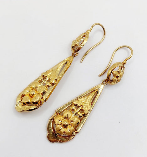 Boucles d'oreilles Dormeuses antique XXL or jaune fleurs finement ciselés (circa 1900) 58 Facettes A05468