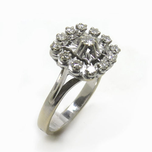 Bague 54 Bague Plateau carré en or blanc et diamants 58 Facettes