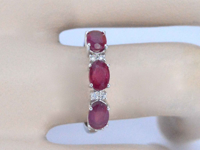 Bague Bague en or blanc avec diamants et rubis 58 Facettes 2124