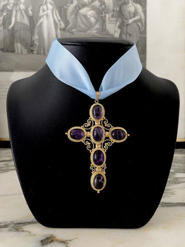Importante croix en or jaune 18k sertie de 6 améthystes 58 Facettes