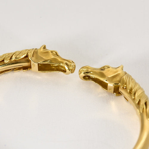 Bracelet Bracelet jonc ouvert en or jaune à motif de têtes de cheval 58 Facettes VES0548