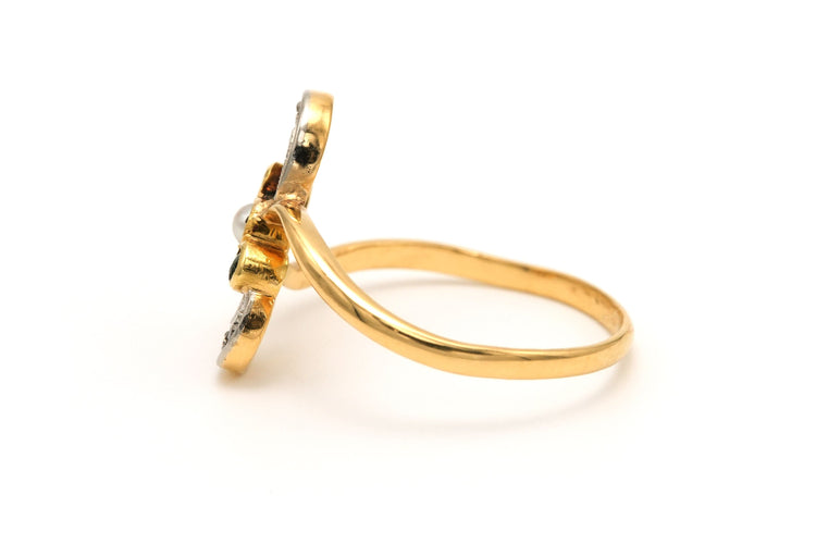 Bague 57 Bague en or jaune et blanc sertie d'une perle, d'émeraudes et de diamants 58 Facettes B367