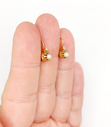 Boucles d'oreilles Dormeuses antique or perle en serti griffes 58 Facettes A05421