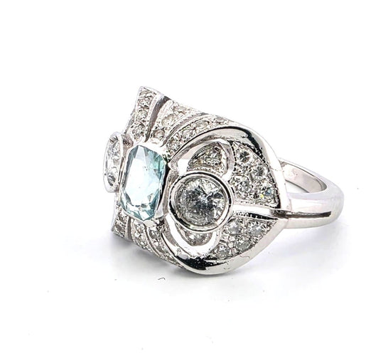 Bague 52 Bague en or blanc 18 carats avec une aigue-marine centrale et des diamants en périphérie 58 Facettes
