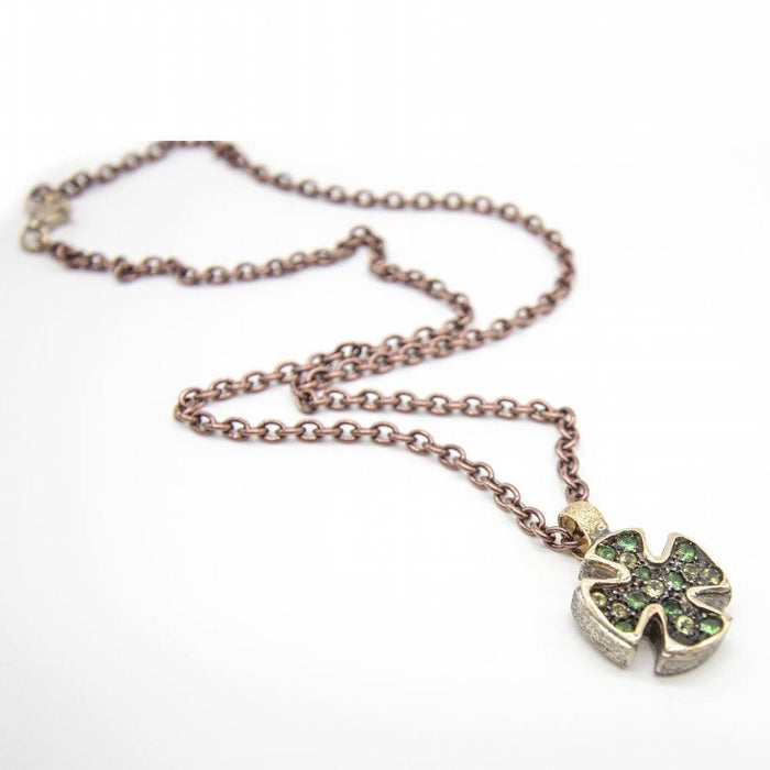 Collana con croce tsavoritas