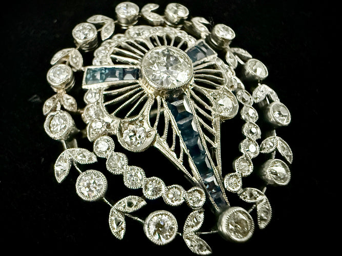 Brož/Přívěsek Art Deco z Platina osazený 2,80 karáty diamantů a safírů 