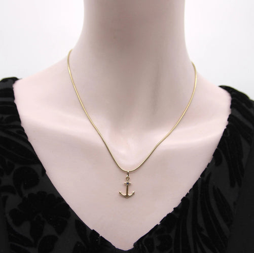 Pendentif Breloque ancre signature en or 14 carats avec saphir 58 Facettes A20010