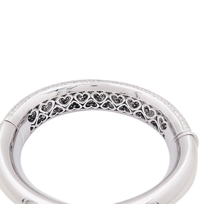 Brazalete de oro blanco, pavé de diamantes.