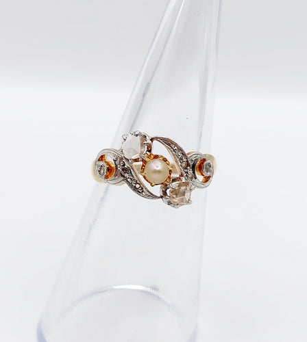 Wervelring goud, roosgeslepen diamanten en parel (circa 1900)