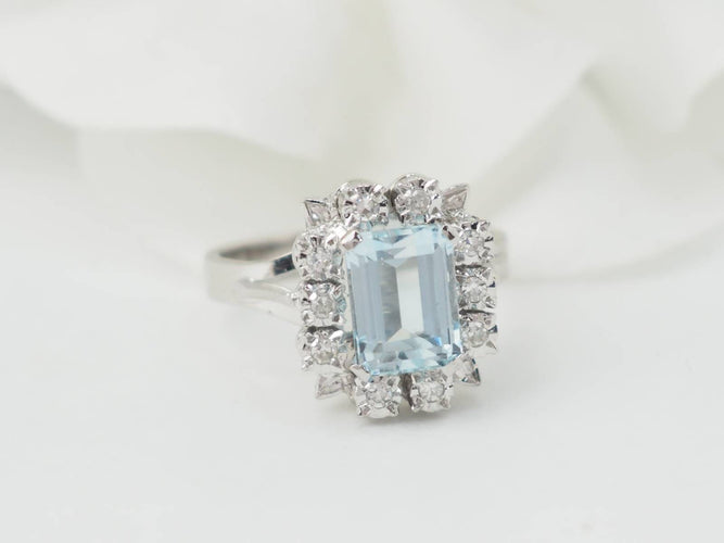 Bague 50 Bague en or blanc, aigue marine et diamants 58 Facettes 33149