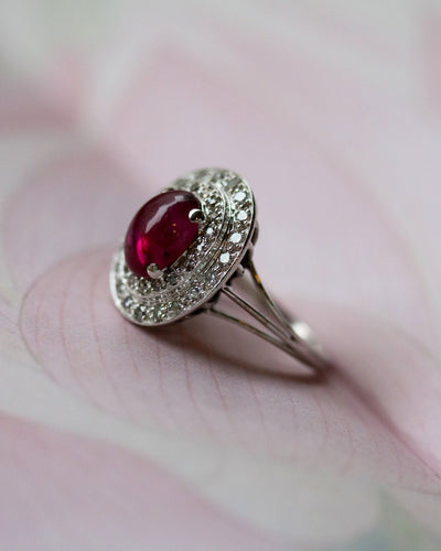 Bague 55.5 Bague Cocktail Ovale Rubis Cabochon et Diamant 58 Facettes A11146
