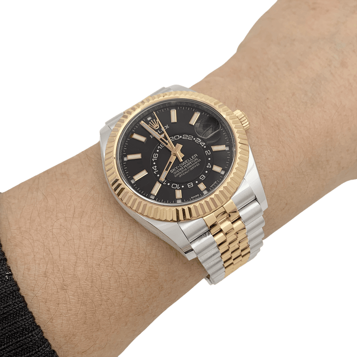 Montre Montre Rolex "Sky Dweller" acier, or jaune. 58 Facettes 34213