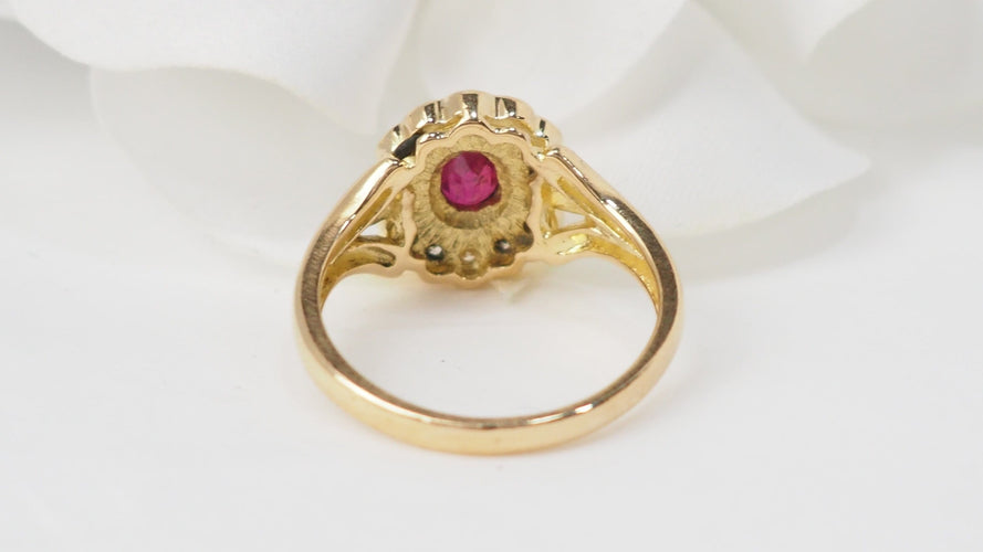 Bague 53 Bague marguerite en or jaune, rubis et diamants 58 Facettes 32917