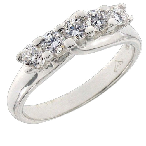 白金戒指，镶嵌5颗钻石 