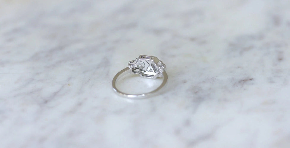 Bague 53 Bague Art Déco diamants or blanc et platine 58 Facettes