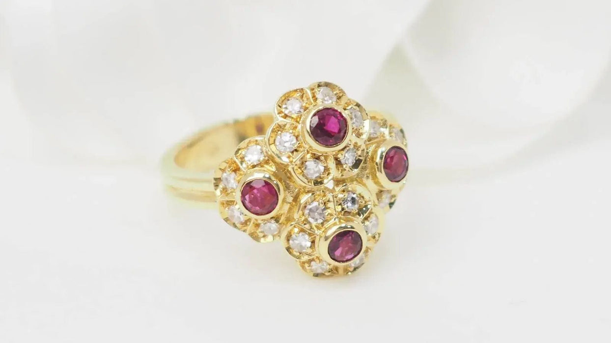 Bague 50 Bague marguerite en or jaune rubis et diamants 58 Facettes 32803