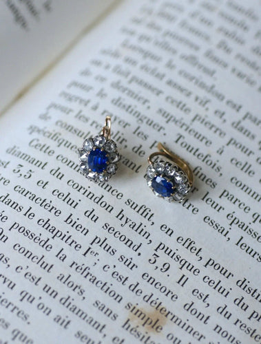 Boucles d'oreilles Boucles d'Oreilles Marguerite Saphir et Diamants 58 Facettes