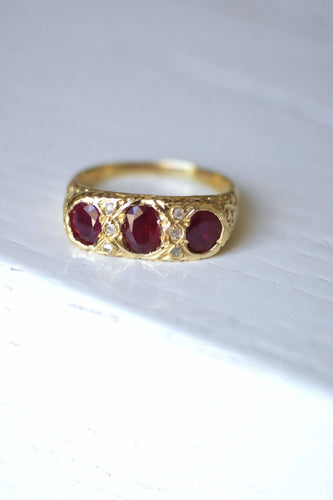 Bague 55.5 Bague jarretière rubis birmans et diamants 58 Facettes