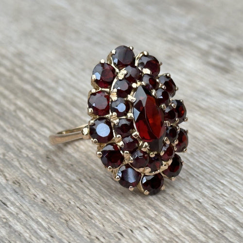 Bague 59 Bague marquise en or rose, grenats 58 Facettes 281