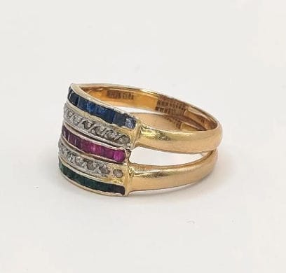 Bague 55.5 Bague Bandeau or jaune sertie de saphirs, émeraudes, rubis et diamants 58 Facettes