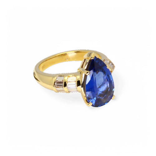Bague 53 Bague en or jaune ornée d’un saphir bleu Ceylan et de diamants. 58 Facettes