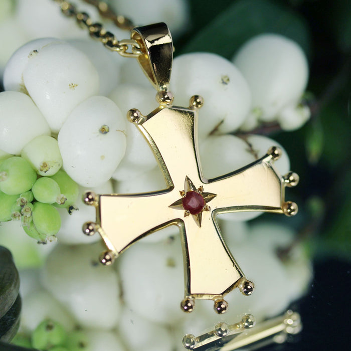 Occitan cross in yellow gold and ruby