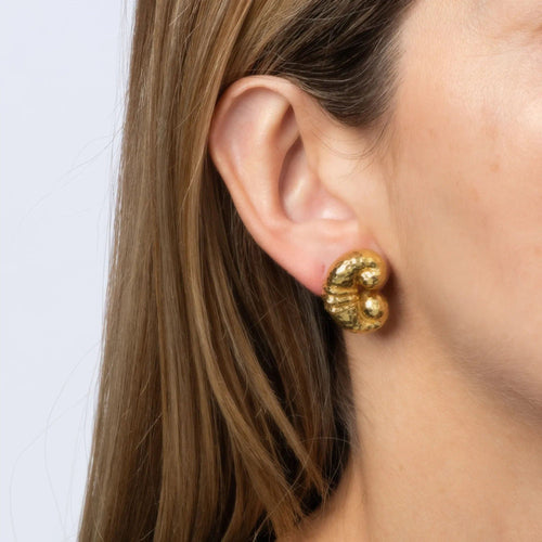 Boucles d'oreilles Boucles d'oreilles David Webb Vintage en or jaune 18 carats martelées et en spirale Bijoux signés 58 Facettes G13705