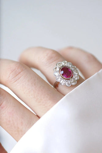 Bague Bague marguerite, rubis Birman non chauffé 1.60 Cts, diamants 58 Facettes