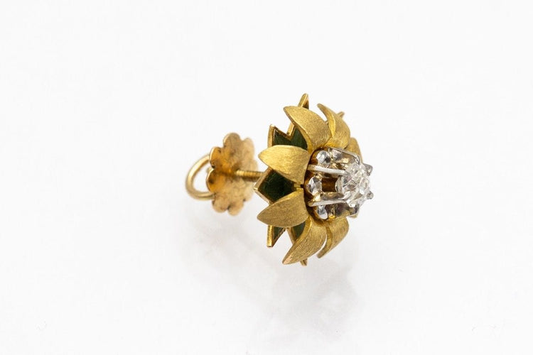 Boucles d'oreilles Boucles d'oreilles en or avec diamants, vers 1940. 58 Facettes 9231